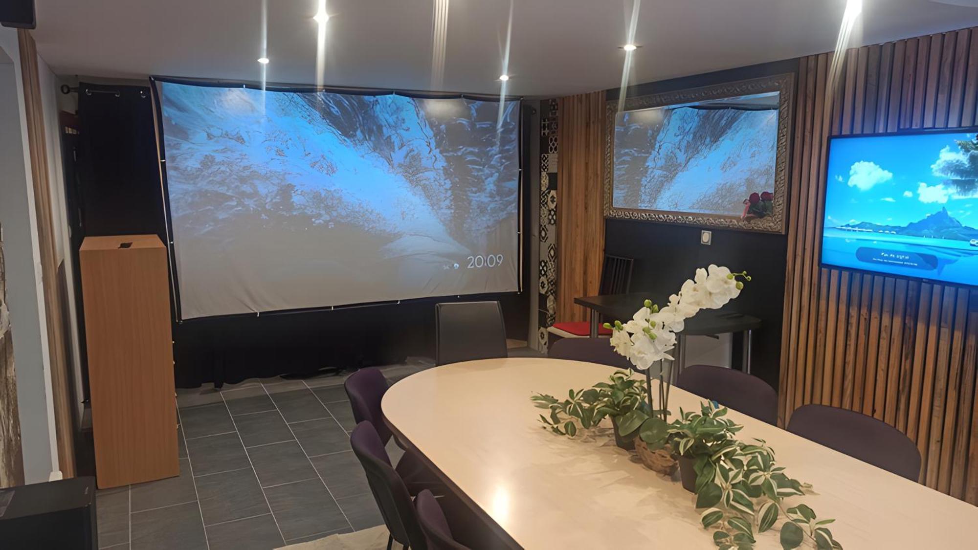 Rez De Jardin & Salle De Reunion La Ferriere  Экстерьер фото
